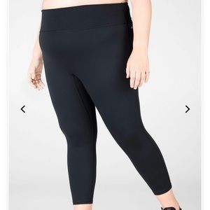 Fabletics Trinity High-Waisted Pocket Capri - 1X